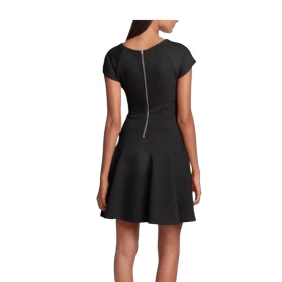 Diane Von Furstenberg Size 2 Delyse Fit and Flare Capped Sleeve Scoop Ne… - Picture 2 of 6